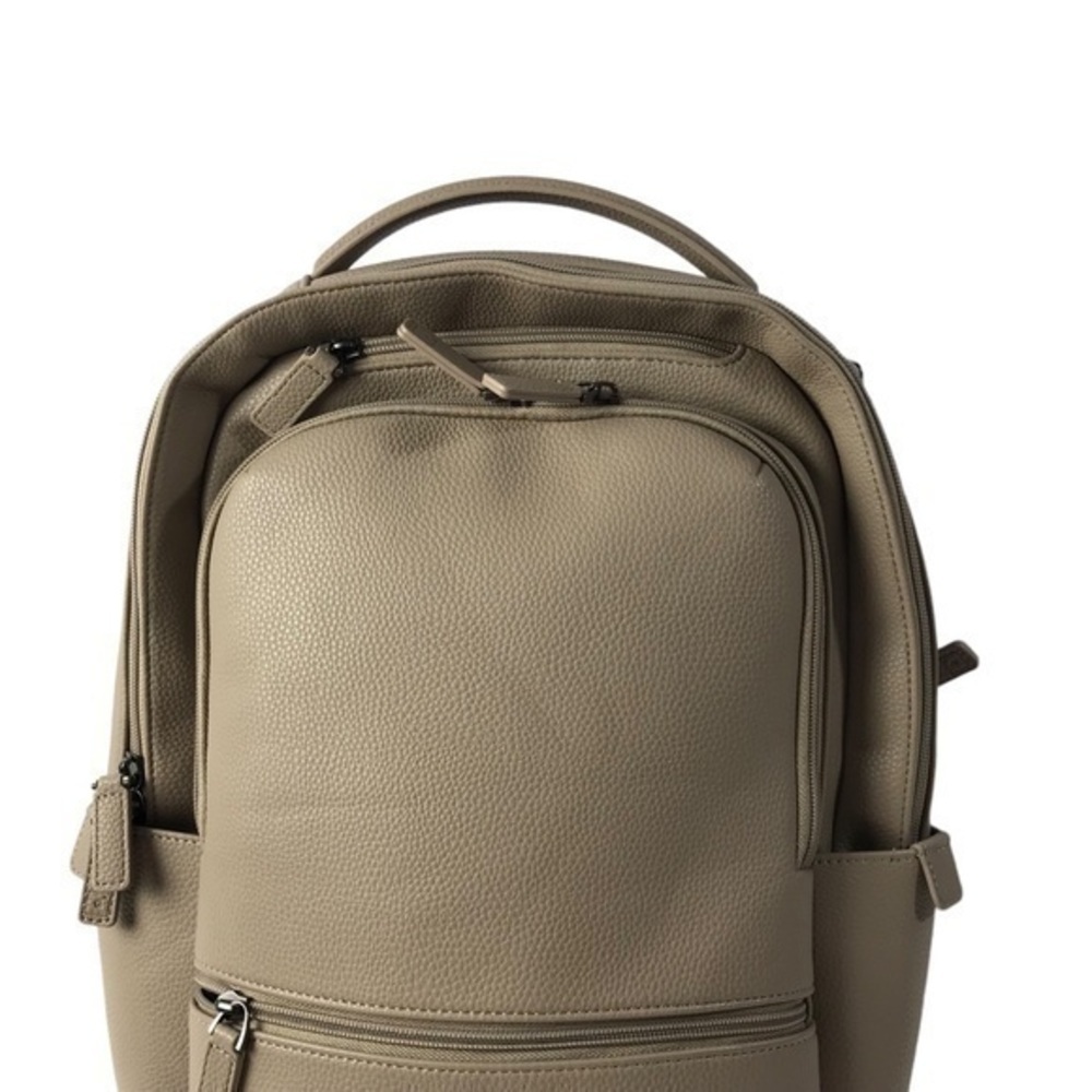 Gry Mattr by Joe Mimran Travel Essentials Backpack - Picture 6 of 9